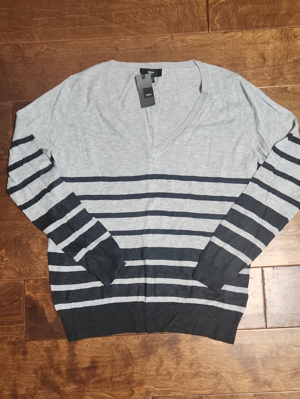 Mossimo Light Gray and Black Striped V-Neck Women's Sweater Size XXL